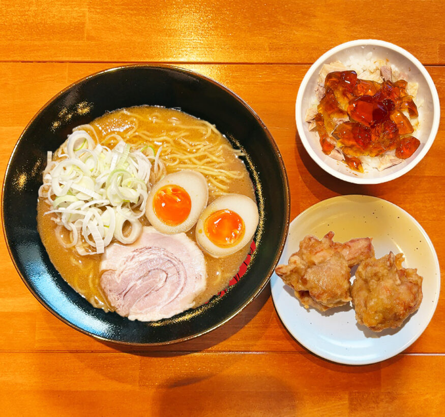  豚骨味噌ラーメン＆ミニかつお飯＆唐揚げセット